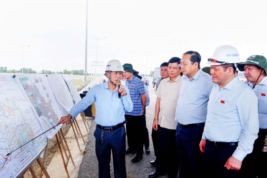 Phó Chủ tịch Quốc hội Nguyễn Hồng Diên khảo sát các dự án giao thông trọng điểm
