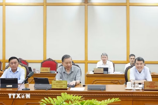 Bộ Chính trị cho ý kiến hoàn thiện thể chế vượt trội, tạo động lực mới để Thành phố Hồ Chí Minh phát triển nhanh, bền vững