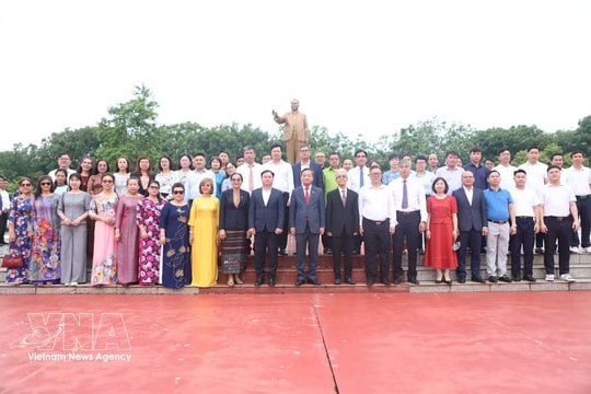 Journey tracing President Ho Chi Minh’s footsteps held in Laos