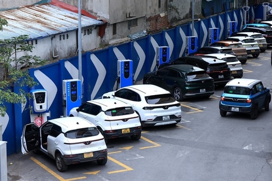 Hanoi proposes subsidies to accelerate shift to electric vehicles