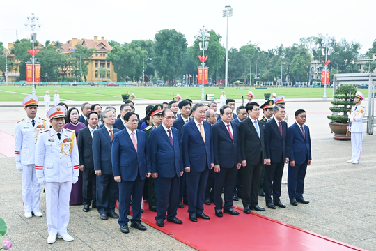 Lãnh đạo Đảng, Nhà nước vào Lăng viếng Chủ tịch Hồ Chí Minh nhân kỷ niệm 136 năm Ngày sinh của Người