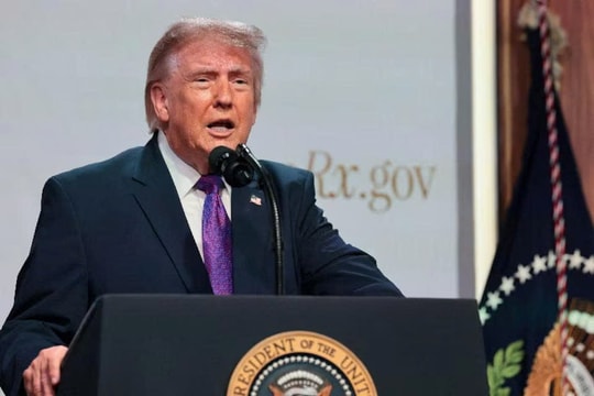 Tổng thống Trump hoãn tấn công, tin tưởng cơ hội đạt thỏa thuận với Iran