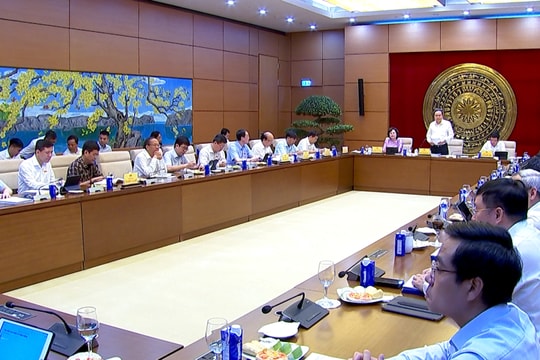 Quản lý chặt, nhưng không được làm nghẽn nguồn lực
