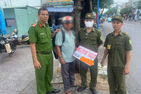 TP. Hồ Chí Minh: Vận động Nhân dân tham gia bóc xóa quảng cáo sai quy định, làm sạch không gian đô thị