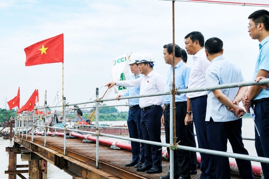 Phó Chủ tịch Quốc hội Nguyễn Hồng Diên khảo sát dự án đường Vành đai 4 - Vùng Thủ đô Hà Nội