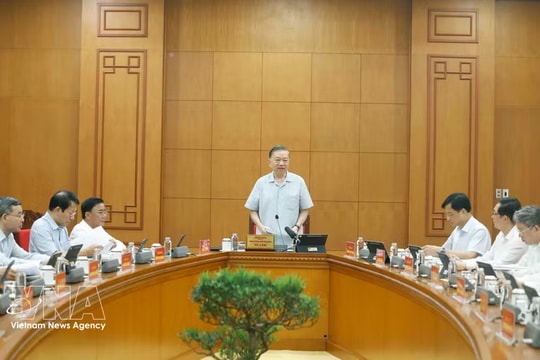 Top leader calls for strategic quantum technology development plan