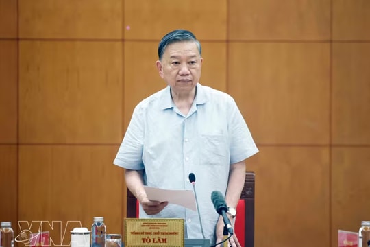 Top leader calls for development of green, sustainable, self-reliant materials industry