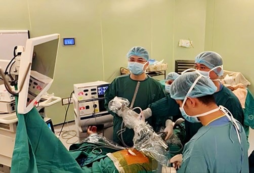 Bệnh viện Bạch Mai triển khai kỹ thuật mổ ít xâm lấn mới trong điều trị tràn khí màng phổi