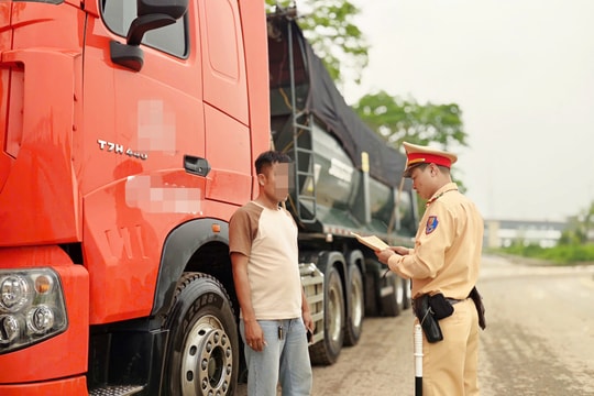 Hà Nội: Chấn chỉnh hoạt động vận tải, nâng cao ý thức bảo đảm an toàn giao thông