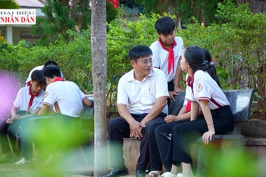 Đắk Lắk: Người thầy nâng bước học trò nghèo nơi đại ngàn