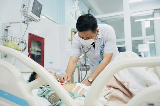 Sau trận đá bóng, bé trai 13 tuổi nhập viện vì vỡ lách độ IV