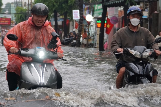 TP. Hồ Chí Minh: Thực hiện “bốn tại chỗ”, “ba sẵn sàng” để ứng phó ngập lụt do mưa lớn, triều cường