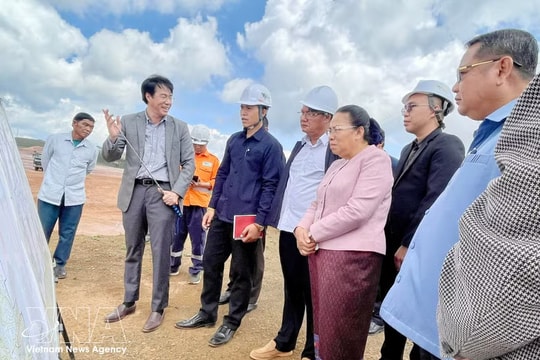 Lao senior legislator visits major Vietnamese-invested project