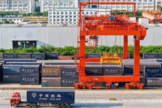 Vietnam, China add cross-border rail link in trade push