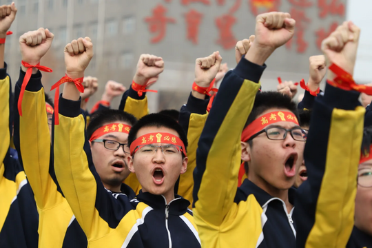 Bên trong một “lò luyện gaokao”: Khi giáo dục thành cuộc đua khốc liệt ở Trung Quốc