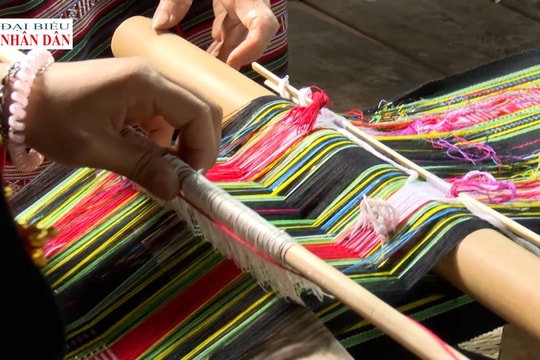 Đắk Lắk: Giữ hồn thổ cẩm giữa đại ngàn