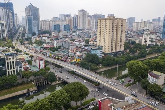 Hà Nội rào chắn phục vụ thi công dự án cải tạo, nâng cấp hệ thống chiếu sáng cầu vượt