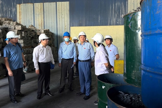 Đoàn công tác của Ủy ban Khoa học, Công nghệ và Môi trường khảo sát tại khu công nghiệp Bình Xuyên