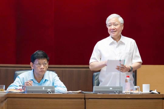 Phó Chủ tịch Thường trực Quốc hội Đỗ Văn Chiến làm việc với Thường trực Hội đồng Dân tộc