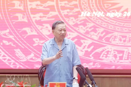 Top leader urges Hanoi to accelerate reforms, innovation for stronger development