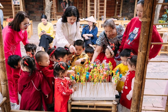 Trải nghiệm văn hóa truyền thống tại Văn Miếu - Quốc Tử Giám
