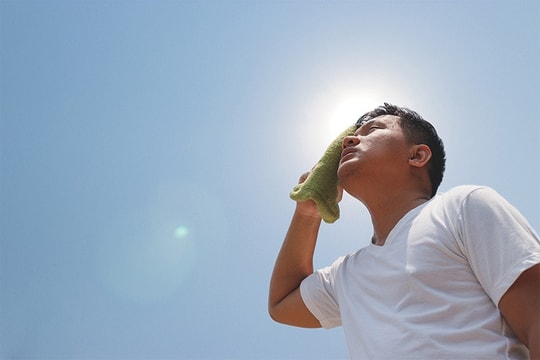 Không uống đủ nước khi làm việc dưới trời nắng, nam thanh niên suy thận cấp