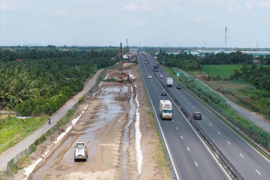 Gỡ "điểm nghẽn" mặt bằng, vật liệu để tăng tốc cao tốc TP. Hồ Chí Minh - Trung Lương - Mỹ Thuận