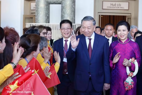 Top leader talks economic rise, state overhaul with OV community in Thailand