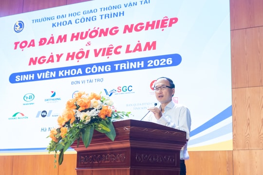 Sinh viên Khoa Công trình, Trường Đại học Giao thông Vận tải kết nối doanh nghiệp tại ngày hội việc làm