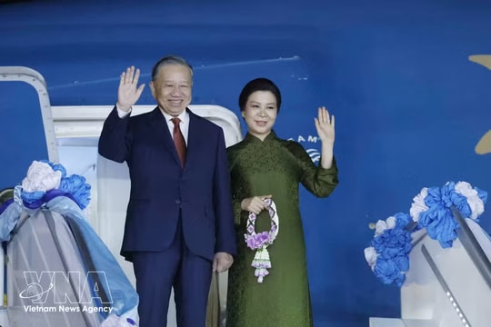 Top Vietnamese leader departs Thailand for state visit to Singapore