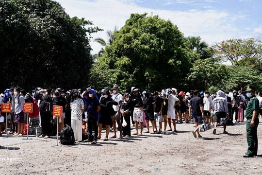 An Giang receives 137 Vietnamese citizens handed over by Cambodia