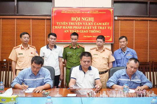 Thái Nguyên: Tuyên truyền và ký cam kết chấp hành pháp luật về TTATGT cho doanh nghiệp và lái xe