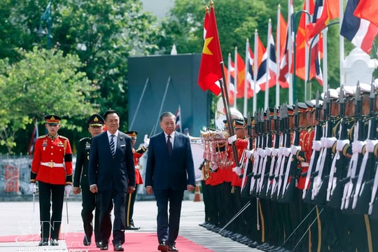 Thai PM chairs official welcome ceremony for Vietnamese Party, State leader