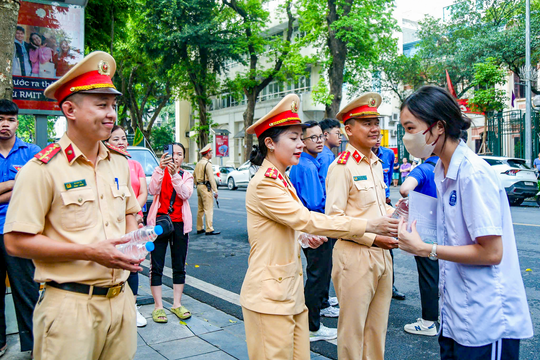 CSGT Hà Nội triển khai đồng bộ các giải pháp bảo đảm an toàn kỳ thi tuyển sinh vào lớp 10 và tốt nghiệp THPT