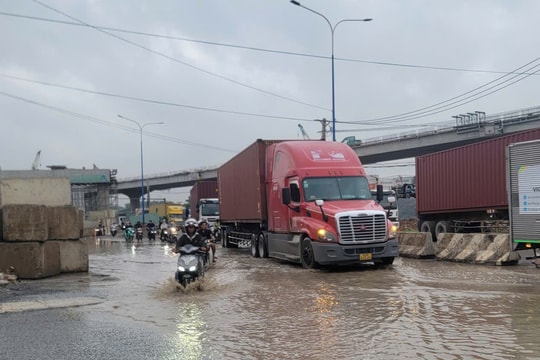 TP. Hồ Chí Minh: Yêu cầu khẩn trương khắc phục hư hỏng mặt đường nút giao Tân Vạn