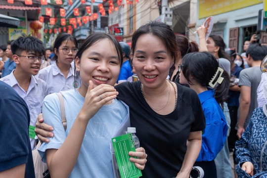 Thí sinh nhận định đề Ngữ văn vào lớp 10 Hà Nội "dễ thở", có thể đạt từ 7,5 - 8 điểm