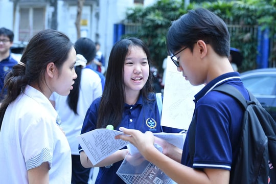 Thí sinh Hà Nội rạng rỡ vì đề tiếng Anh vào lớp 10 vừa sức, nhiều em tự tin đạt 9 - 10 điểm