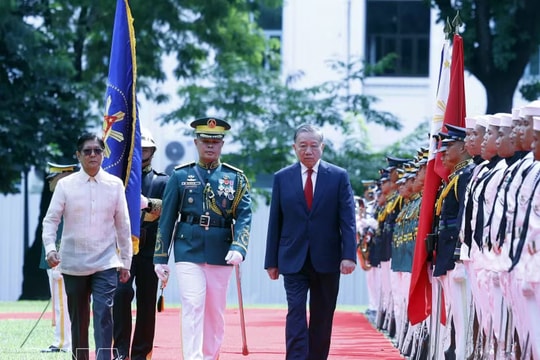 Philippine President hosts official welcome ceremony for Vietnam’s top leader