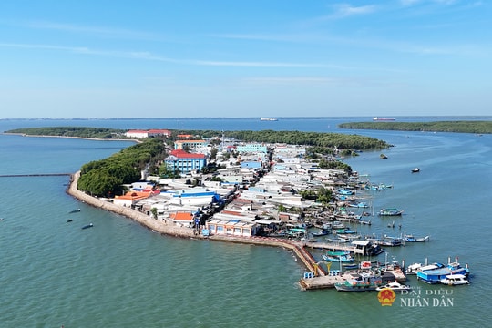 TP. Hồ Chí Minh: Học sinh xã đảo Thạnh An vào đất liền dự thi tốt nghiệp THPT