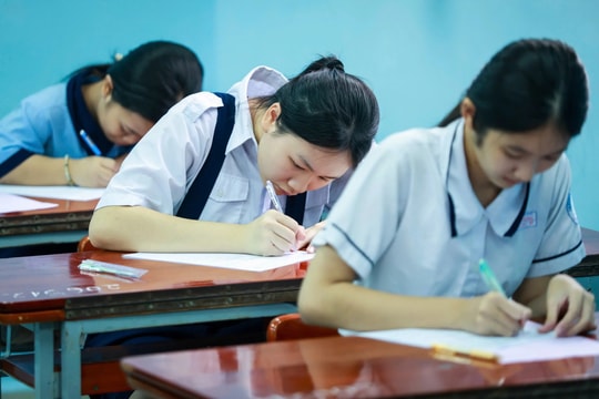 Đề Văn thi lớp 10 tại TP. Hồ Chí Minh bàn về những sắc màu cảm xúc