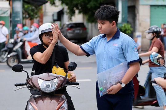 TP. Hồ Chí Minh: Những khoảnh khắc đẹp trong buổi thi đầu tiên vào lớp 10