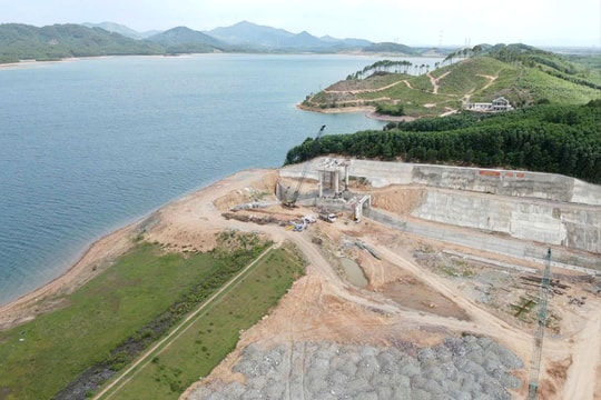 Đẩy nhanh tiến độ đưa dự án nâng cấp sửa chữa hồ Kẻ Gỗ về đích trước mùa mưa lũ
