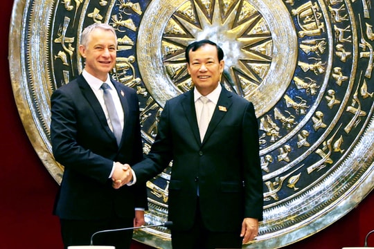 Chủ nhiệm Ủy ban Quốc phòng, An ninh và Đối ngoại, Thượng tướng Lê Tấn Tới làm việc với Đoàn Ủy ban Quốc phòng và các lực lượng vũ trang, Hạ viện Pháp