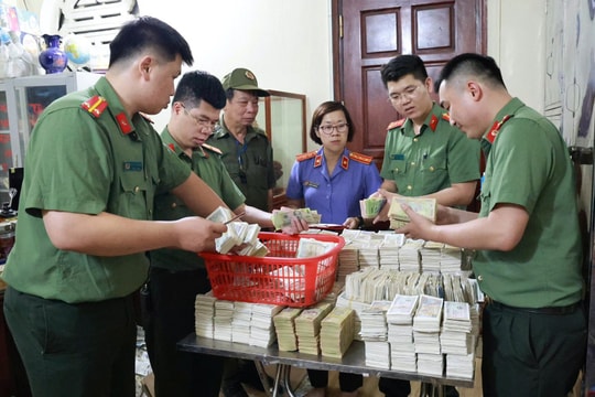 Khởi tố 3 đối tượng thu lợi bất chính tiền công đức tại đền Kỳ Cùng