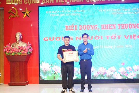Thành đoàn Hải Phòng khen thưởng nam thanh niên dũng cảm khống chế đối tượng dùng dao tấn công người dân