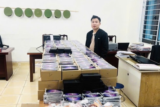 Triệt phá đường dây tiêu thụ hàng nghìn điện thoại Samsung giả trên toàn quốc