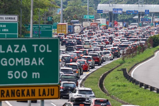 E-commerce boom puts pressure on Malaysia’s transport infrastructure