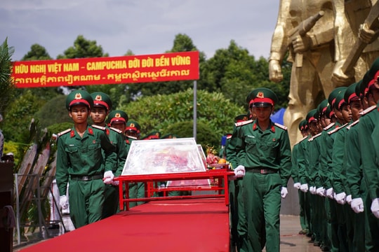 Trang trọng lễ truy điệu, an táng 27 hài cốt liệt sĩ tại Đắk Lắk