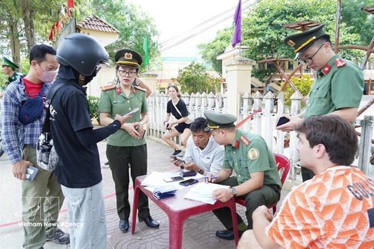 Tuyen Quang steps up checks, providing guidance for foreigners in border areas