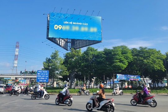 TP. Hồ Chí Minh: Xử lý trụ quảng cáo ngoài trời vi phạm kết cấu hạ tầng đường bộ